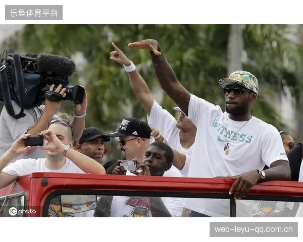 NBA冠军游行现场直击：城市沸腾的时刻